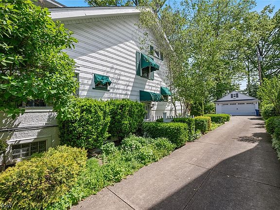 3rd image of 1351 Manor Park Ave