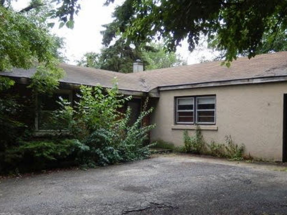 2nd image of 2205 Rohlwing Rd
