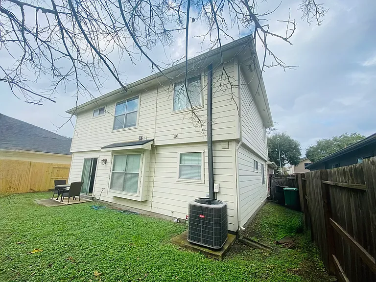 Sage Place Dr — Photo 2