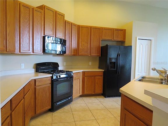 4th image of 2308 Fountain Grass Dr