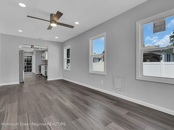 4th image of 406 Walnut Street