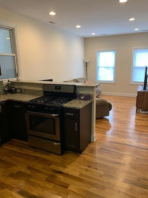 1st image of 1347 N Greenview Ave #2