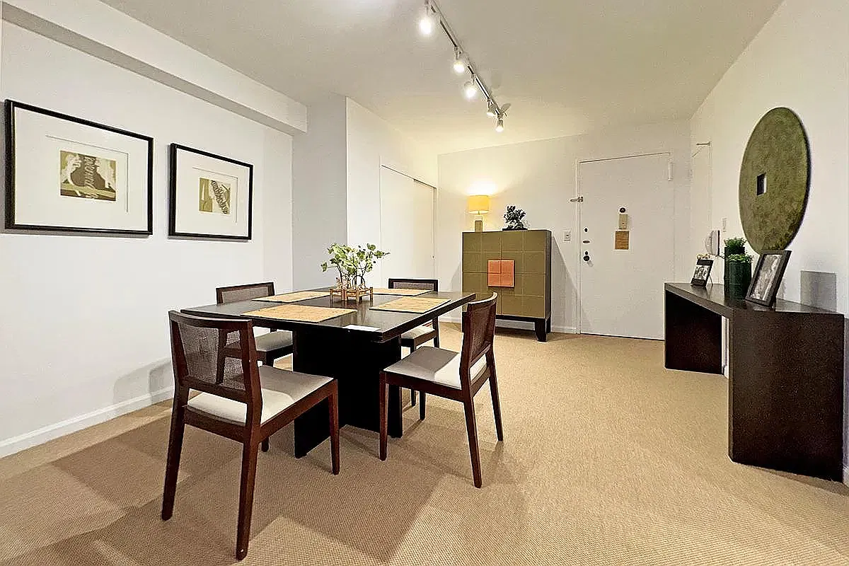 500 East 77th Street — Photo 2