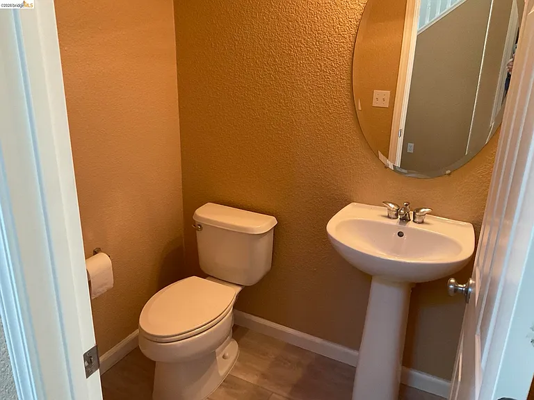 1360 Tiffany Dr — Photo 16
