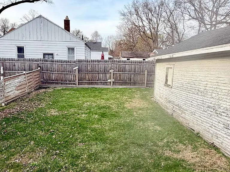 2605 Woodrow Ave — Photo 17