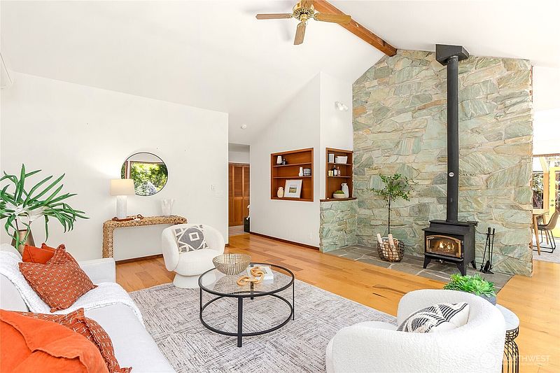 3rd image of 676 Park Avenue NE