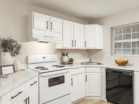 3rd image of 1400 N Chamberlain Ave APT 46