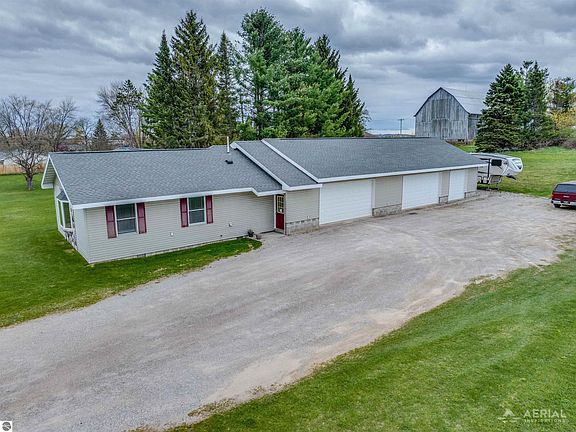 3rd image of 3048 Arlene Dr