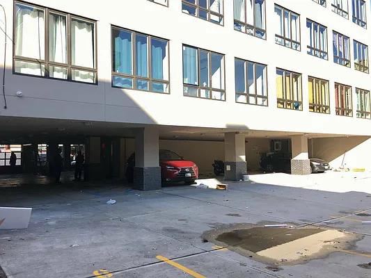 Rented by Manhattan Management LLC | media 29