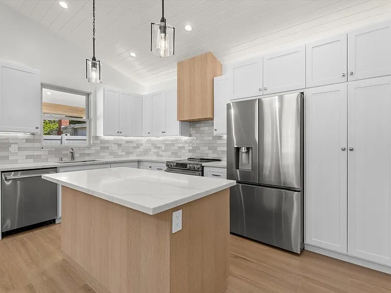 1208 E Maple Ave #A — Photo 7