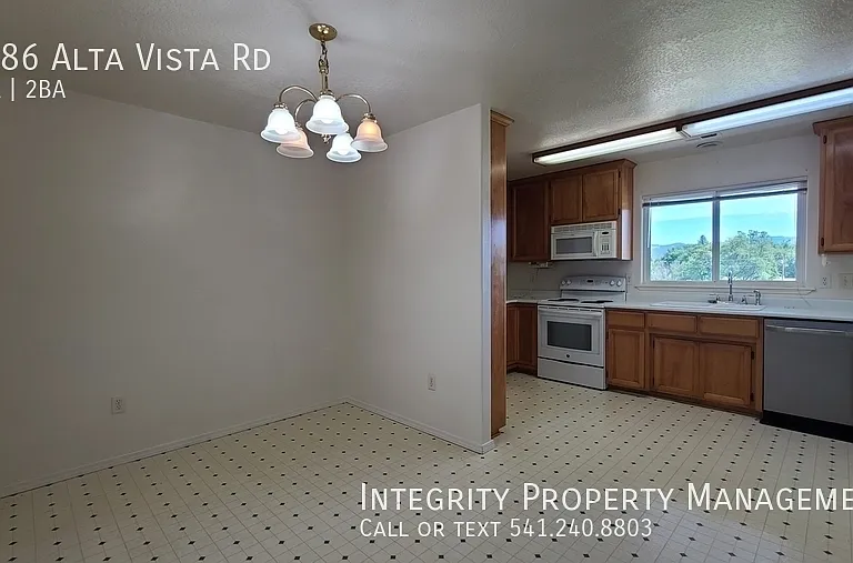 1586 Alta Vista Rd — Photo 10