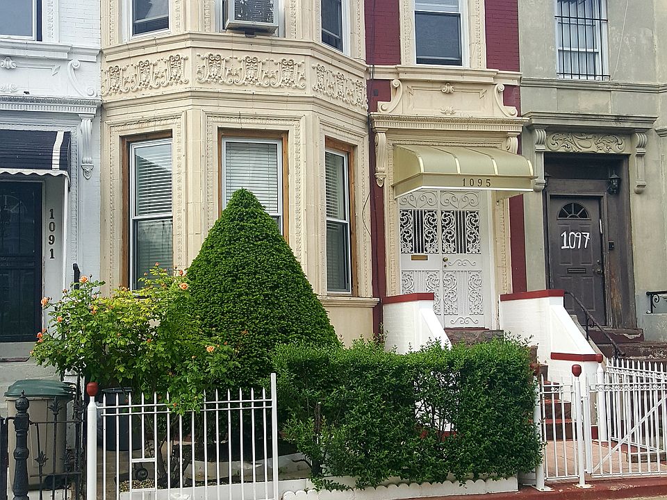 2nd image of 1095 Lincoln Pl