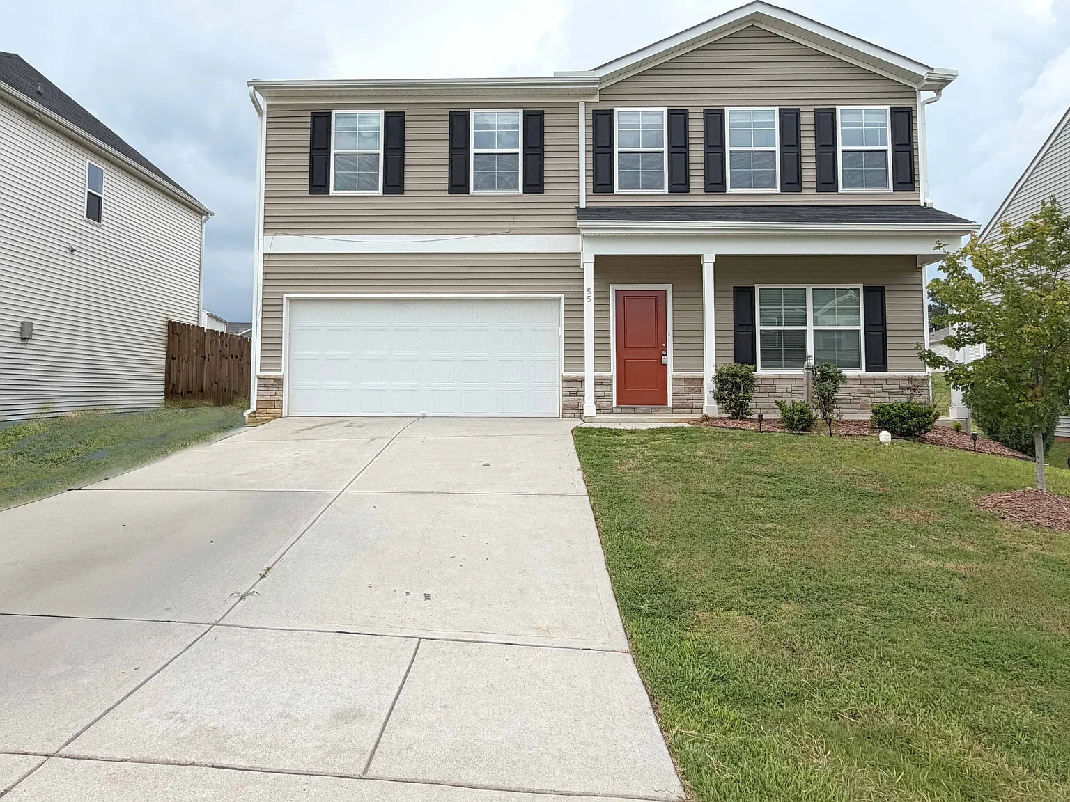 5 bed, 2800 sqft, $2,580 — Photo 2