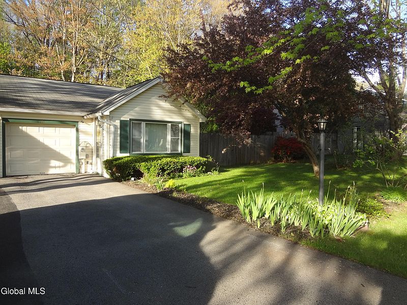 2nd image of 21A Woodcliffe Drive