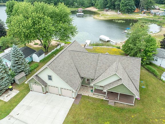 3rd image of 9387 Lakeview Dr