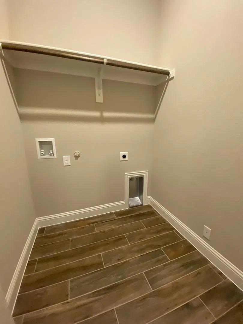 Stunning Modern Two-Story Home in Burleson with Modern Layout & Premium Upgrades — Photo 4