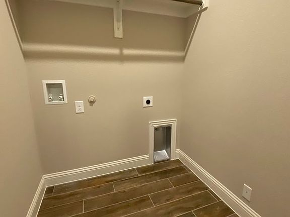 4th image of 313 Richard St