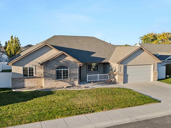 4th image of 2749 Longbow Dr