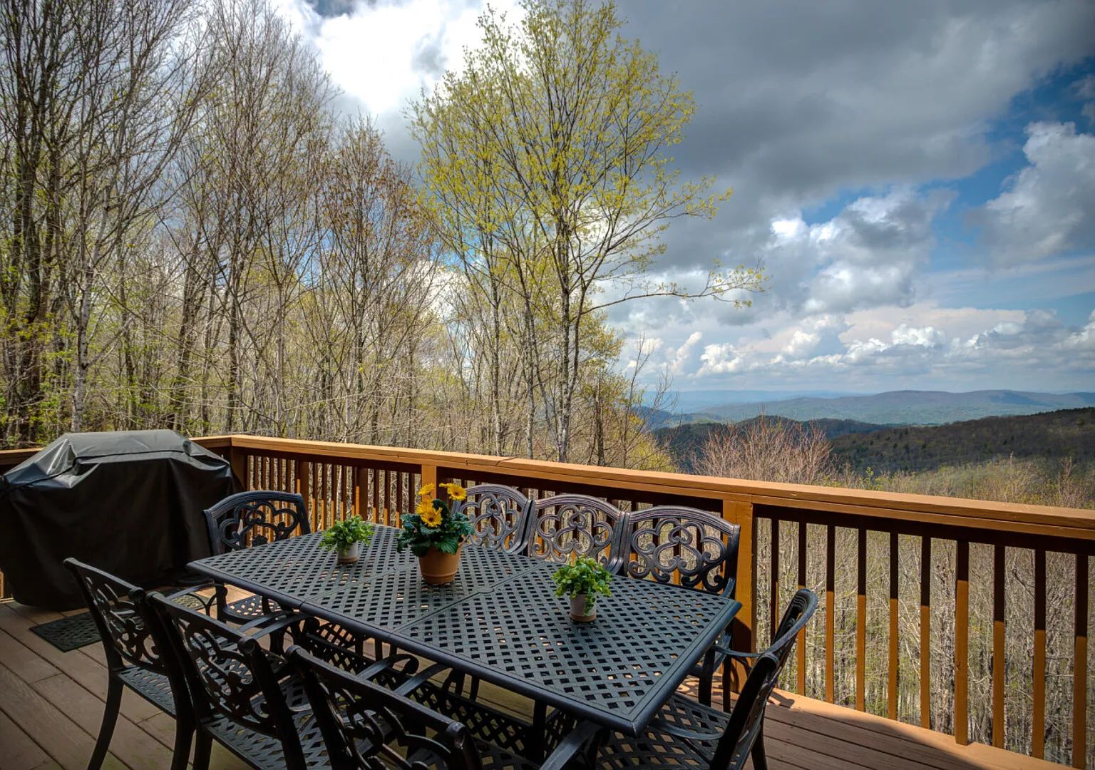 Spacious Mountain Retreat | Hot Tub & Game Room — Photo 3
