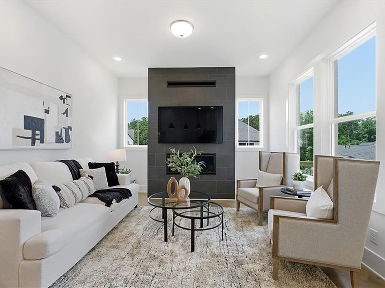 4510 Hawthorn Cir — Photo 17