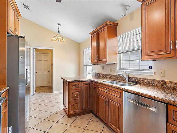 3rd image of 195 Solano Cay Cir