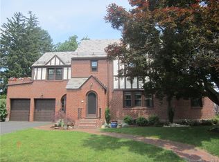 150 Bainbridge Rd, West Hartford, CT 06119