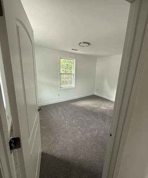 631 Vance St E — Photo 3