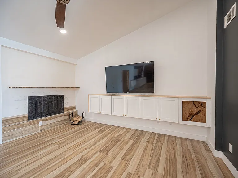 330 E Country Club Dr — Photo 29