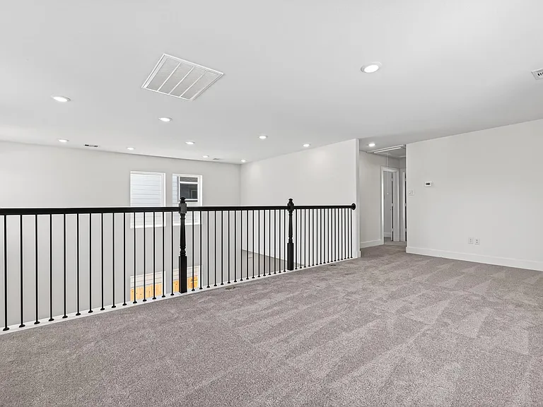 702 Sonfield Dr — Photo 38