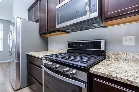 951 Barclay Cir — Photo 10