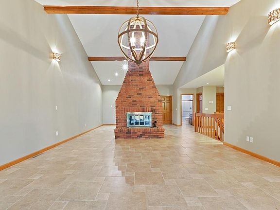 3rd image of 30 Heatherwood Ln