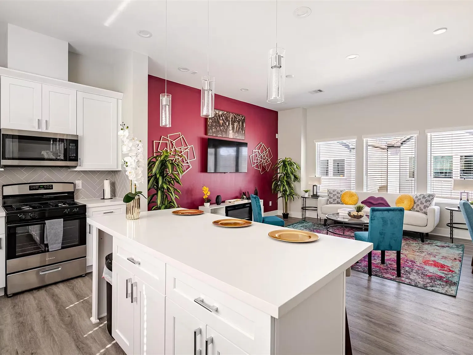 3 bed, 2.5 bath, 1553 sqft, $2,700 — Photo 3