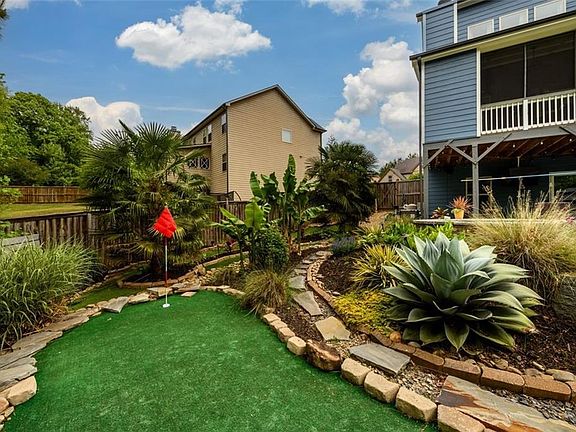5th image of 9547 Rushmore Cir
