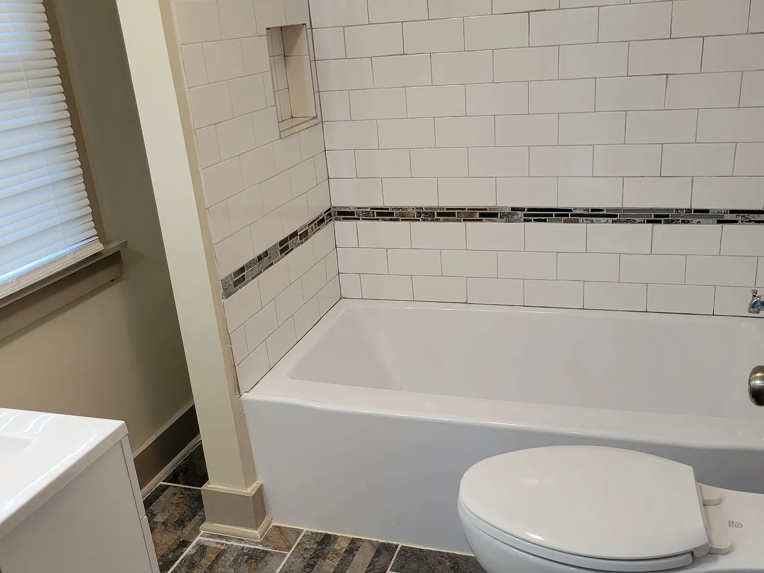 2 bed, 984 sqft, $1,950 — Photo 4