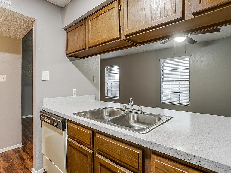 River Ranch Apartments — Photo 9