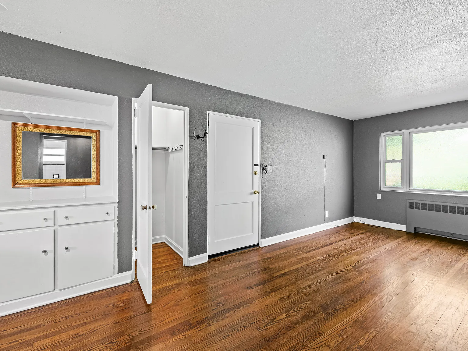 2 bed, 800 sqft, $1,700 — Photo 1