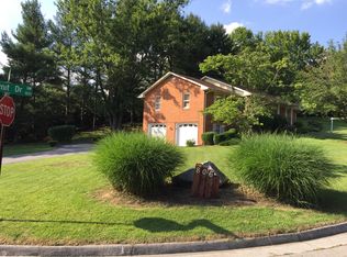 806 Summit Dr, Blacksburg, VA 24060