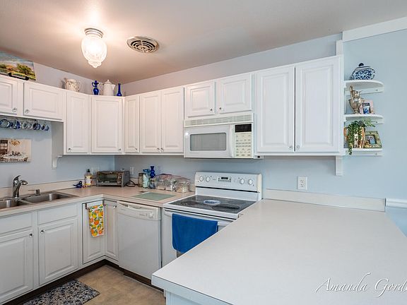 5th image of 1249 Lakeshore Dr APT 139