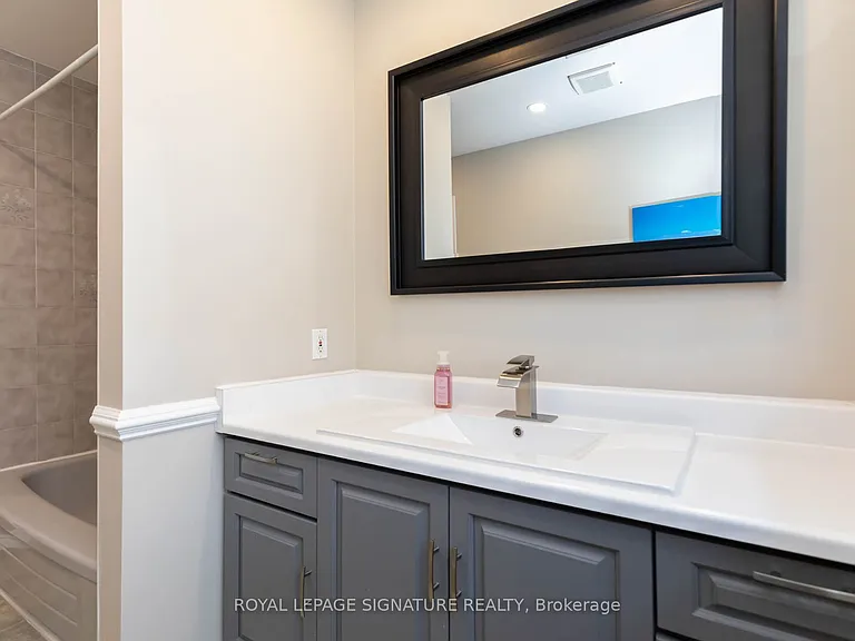 34 Kingswood Dr E — Photo 26