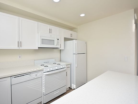 3rd image of 609 N Clementine St APT A