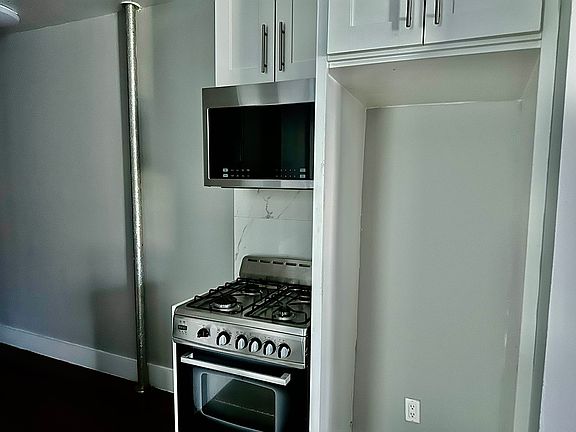 3rd image of 118 E 103rd St APT 9