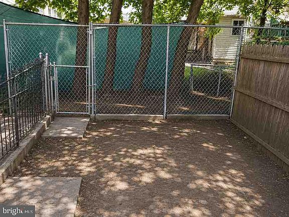 5th image of 2043 Granite St