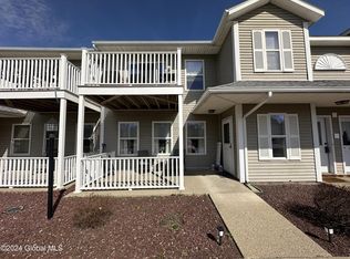 109 Cambridge Manor Dr, Scotia, NY 12302