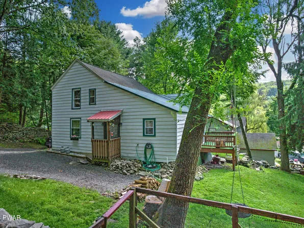 11 D Ln, Hawley, PA 18428