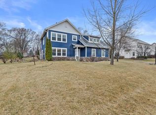 8243 S Shadwell Cir, Franklin, WI 53132