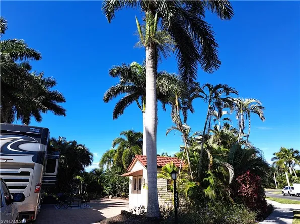 4909 Coach LN, NAPLES, FL 34114