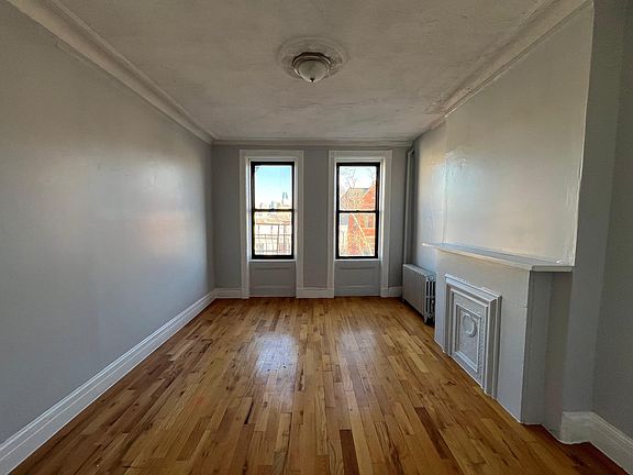 4th image of 147 Chestnut Ave #37L