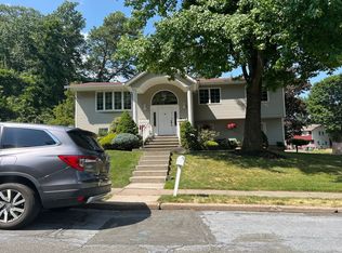 10 Linderman Ln, Monsey, NY 10952