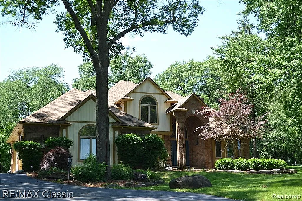 4707 Driftwood Dr photo 1
