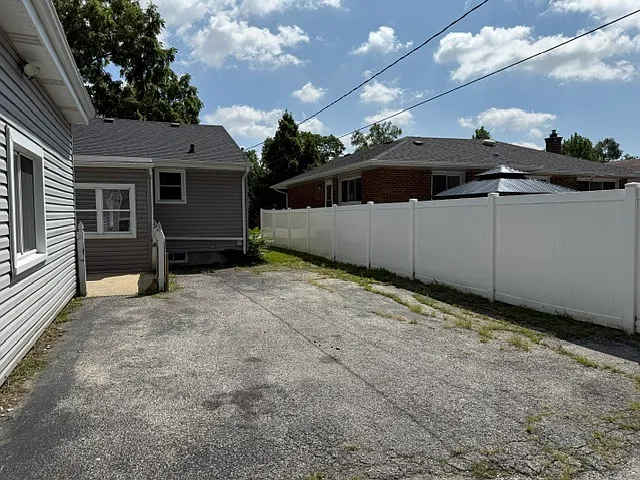 17614 Wentworth Ave — Photo 5